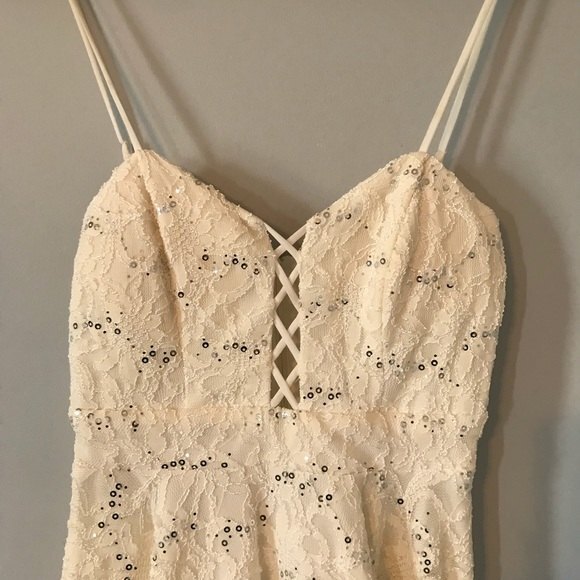 B. Smart Spaghetti Strap Mini Cream Color Eyelet Skater Style Dress Size 9 - Picture 4 of 4